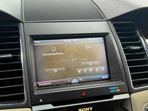 Used 2015 Ford Taurus Limited w/ Equipment Group 301A FWD image 28