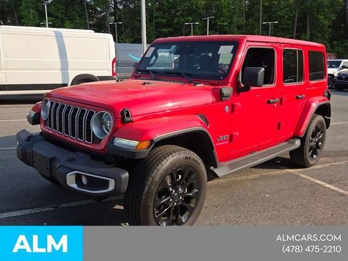 Used 2025 Jeep Wrangler Unlimited Sahara AWD/4WD image 3