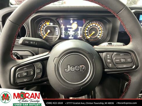 Used 2024 Jeep Wrangler Unlimited Rubicon w/ XTREMEE 35" Tire Package image 18