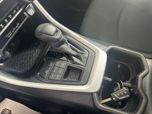 Used 2022 Toyota RAV4 LE AWD/4WD image 17