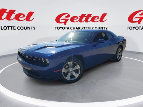 Used 2021 Dodge Challenger SXT image 1