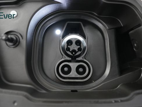 Used 2024 BMW i5 eDrive40i w/ Premium Package RWD image 10