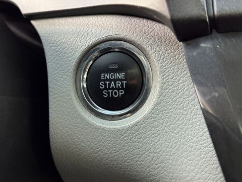 Used 2016 Toyota Sienna XLE image 22