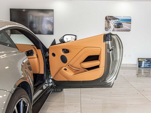 Used 2023 Aston Martin V8 Vantage Coupe image 29