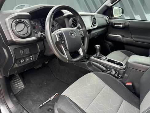Used 2020 Toyota Tacoma TRD Off-Road image 11