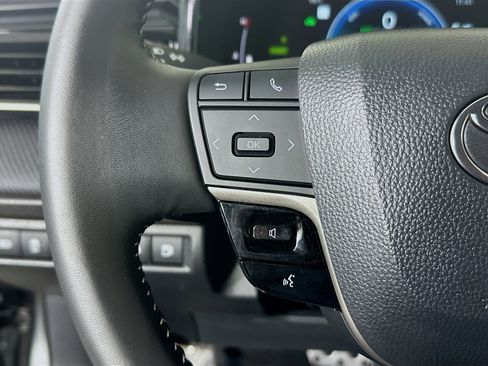 Used 2025 Toyota Camry SE FWD image 16