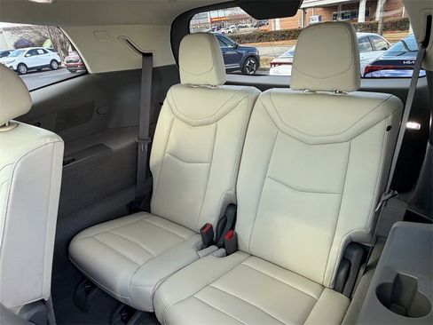 Used 2023 Cadillac XT6 Premium Luxury image 13