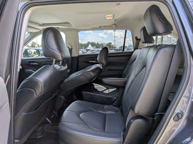 Used 2021 Toyota Highlander XLE FWD image 15