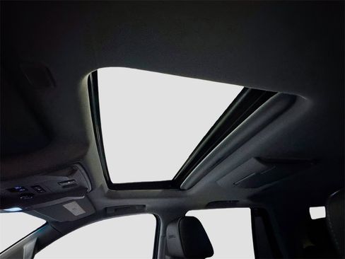 Used 2018 GMC Yukon Denali w/ Denali Ultimate Package image 25