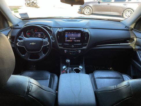 Used 2020 Chevrolet Traverse LT image 18