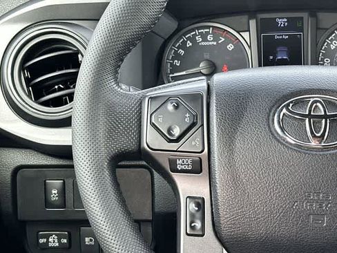 Used 2022 Toyota Tacoma TRD Off-Road w/ Technology Package AWD/4WD image 8