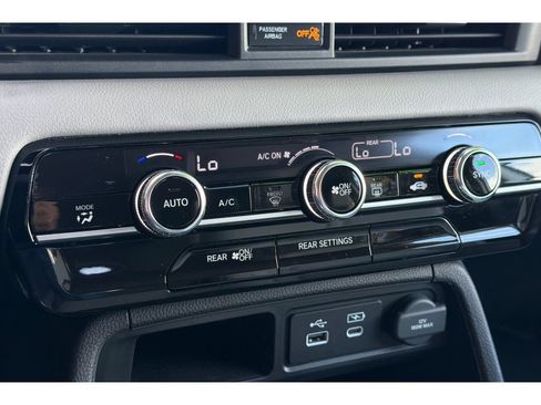 Used 2024 Honda Pilot LX image 24