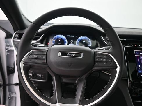 New 2025 Jeep Grand Cherokee L Laredo w/ Luxury Tech Group I image 2