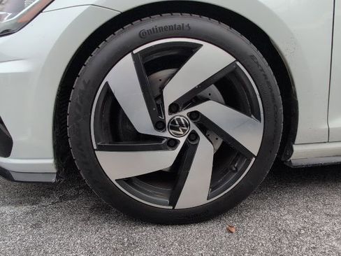 Used 2018 Volkswagen Golf R 4-Door image 7