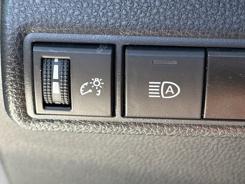 Used 2021 Toyota Corolla LE w/ Carpet Mat Package (TMS) FWD image 11