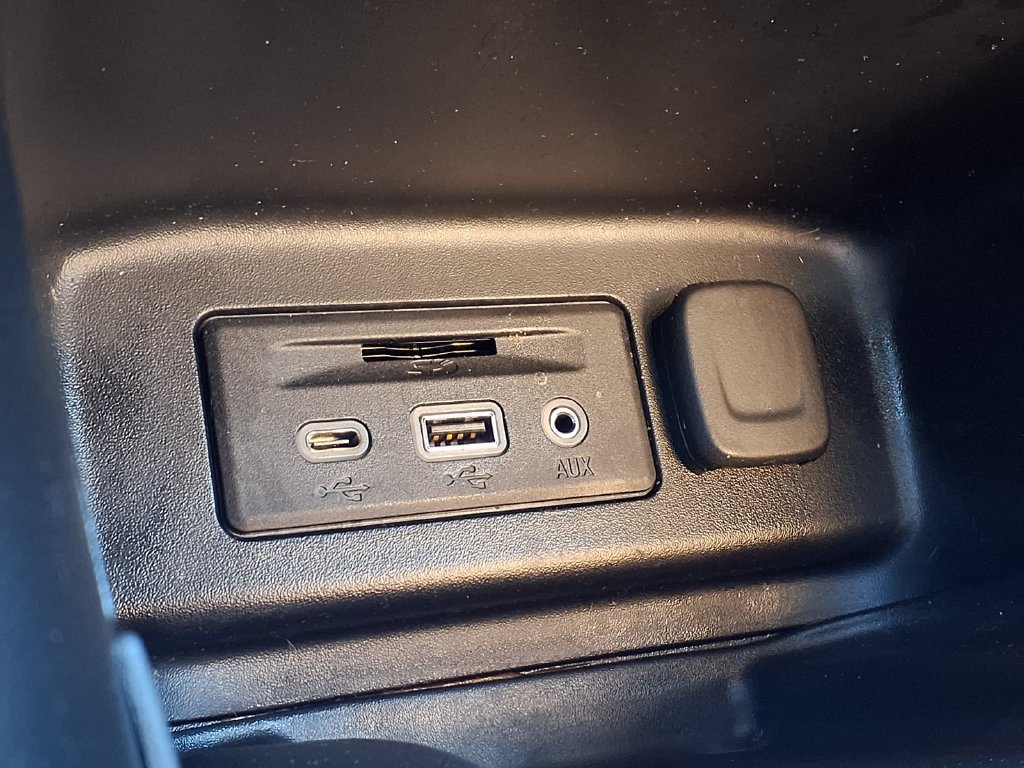 Used 2020 Chevrolet Equinox Premier FWD image 24