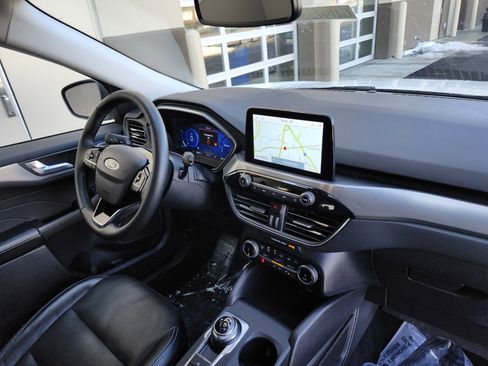 Used 2022 Ford Escape Titanium w/ Class II Trailer Tow Package image 4