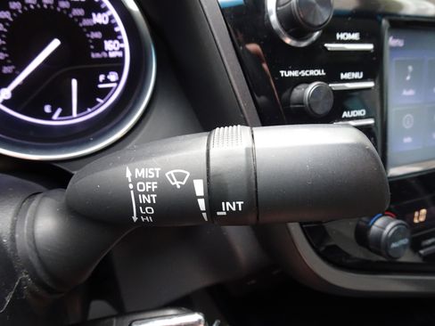 Used 2020 Toyota Camry SE image 25