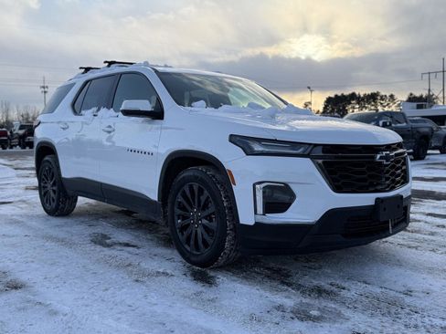 Used 2022 Chevrolet Traverse RS image 3