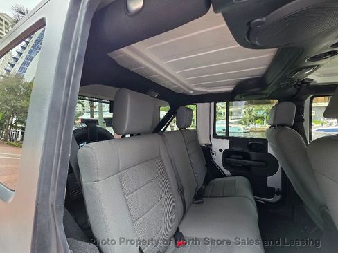 Used 2008 Jeep Wrangler Unlimited Sahara w/ Dual Top Group image 39