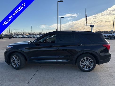 Used 2024 Ford Explorer XLT w/ Equipment Group 202A image 3