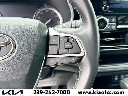 Used 2022 Toyota Highlander XLE image 40