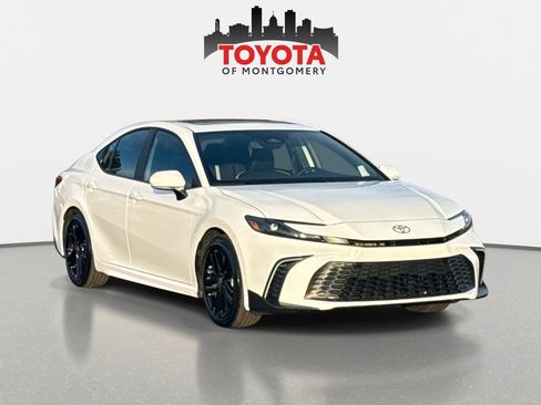 Used 2026 Toyota Camry SE image 2