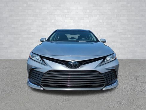 Used 2024 Toyota Camry XLE FWD image 11