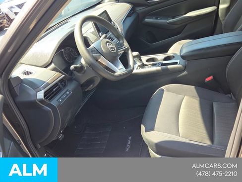 Used 2025 Nissan Altima 2.5 SV FWD image 4