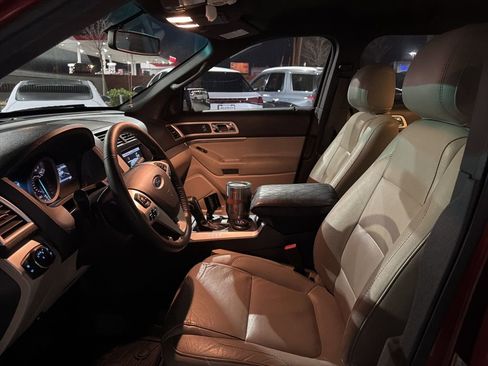 Used 2015 Ford Explorer XLT w/ Equipment Group 202B image 10