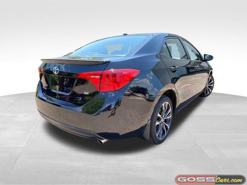 Used 2017 Toyota Corolla SE w/ SE Premium Package FWD image 3