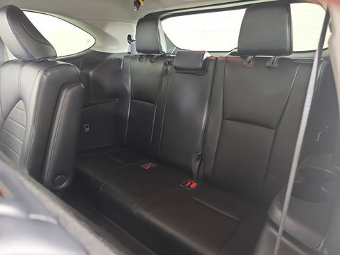 Used 2022 Toyota Highlander XLE AWD/4WD image 28