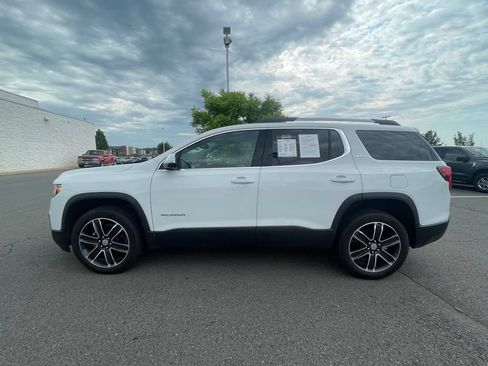 Used 2023 GMC Acadia SLT w/ Technology Package FWD image 4