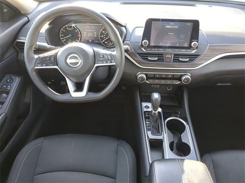 Used 2024 Nissan Altima 2.5 SV image 16