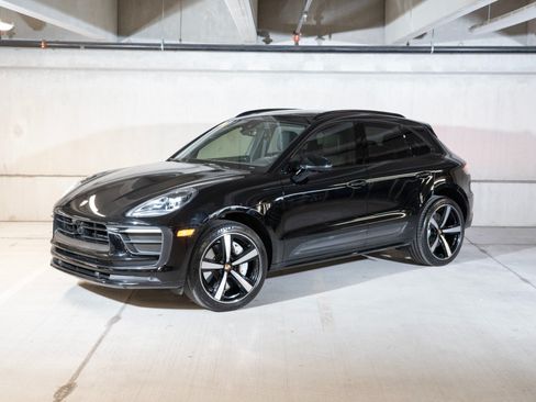 Certified 2023 Porsche Macan AWD/4WD image 1