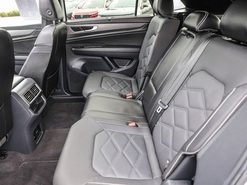 Used 2024 Volkswagen Atlas Cross Sport SE FWD image 7