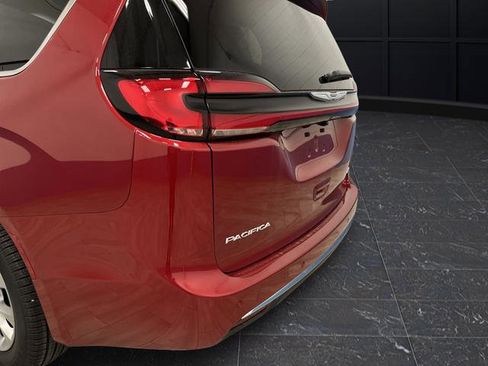 New 2026 Chrysler Pacifica Select image 34