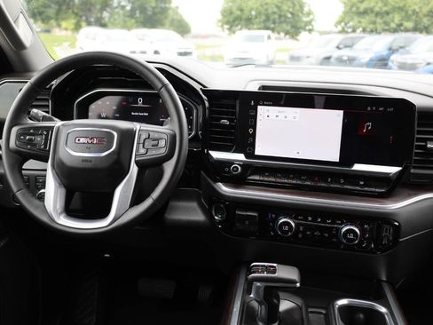 Used 2025 GMC Sierra 1500 SLT AWD/4WD image 24