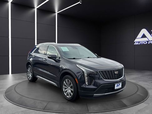 Used 2023 Cadillac XT4 Premium Luxury image 3