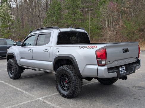 Used 2019 Toyota Tacoma TRD Sport image 7