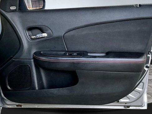 Used 2013 Dodge Avenger R/T image 23