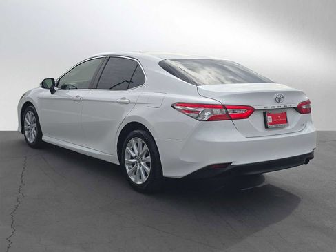 Certified 2018 Toyota Camry LE image 5