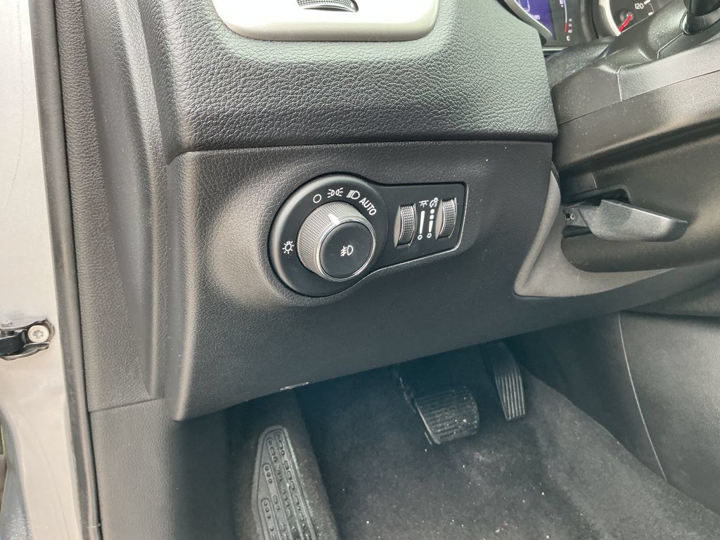 Used 2019 Jeep Compass Latitude AWD/4WD image 33
