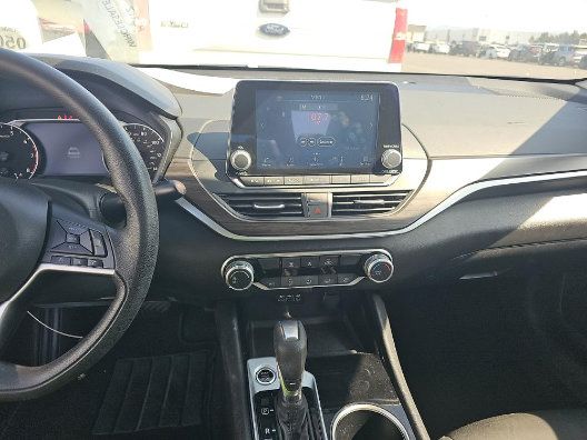 Used 2024 Nissan Altima 2.5 SV FWD image 7
