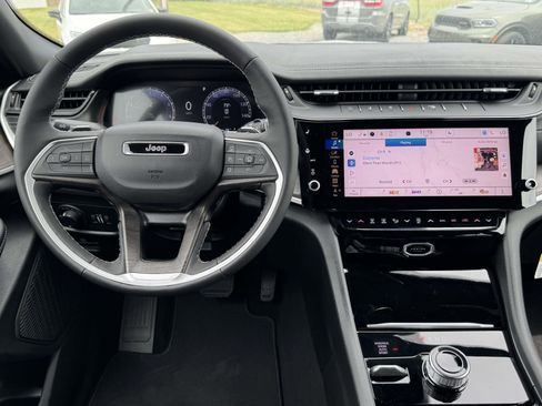 New 2026 Jeep Grand Cherokee Altitude AWD/4WD image 2
