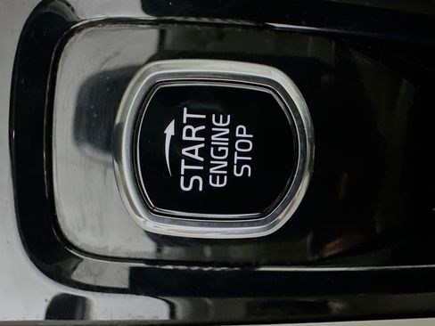 Used 2023 Volvo XC60 B5 Plus w/ Protection Package Premier image 20