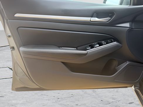 Used 2023 Nissan Altima 2.5 SV FWD image 32