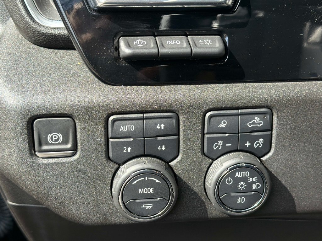 Used 2025 Chevrolet Silverado 1500 High Country w/ High Country Premium Package AWD/4WD image 32
