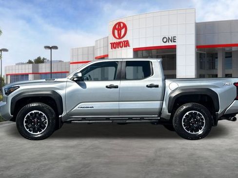 Used 2025 Toyota Tacoma TRD Off-Road image 8