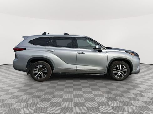 Used 2022 Toyota Highlander XLE image 8